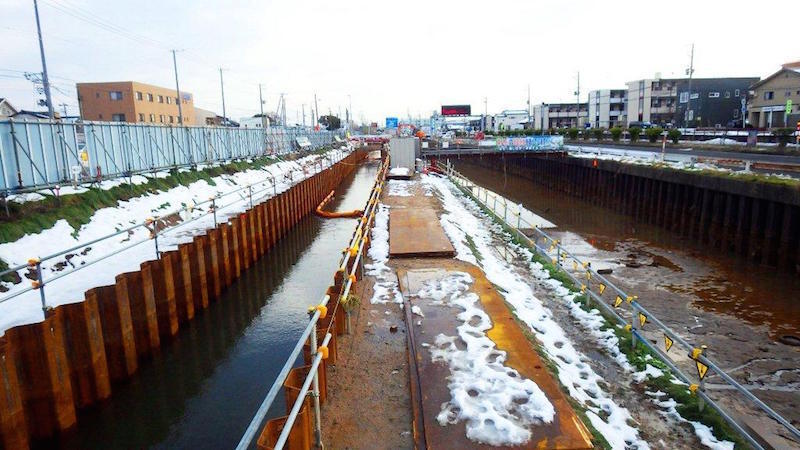 新潟市を流れる栗ノ木川(2014年12月撮影)