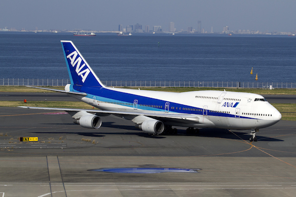 [写真]退役したANAのボーイング747型機（2014年3月31日、羽田空港第二旅客ターミナルから小山英之氏撮影）