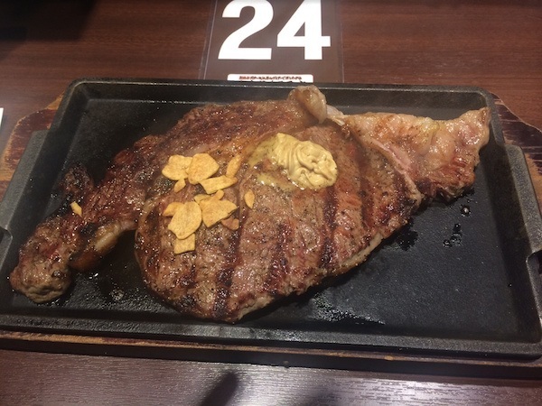 [画像]1グラム5円という低価格で提供されるステーキ